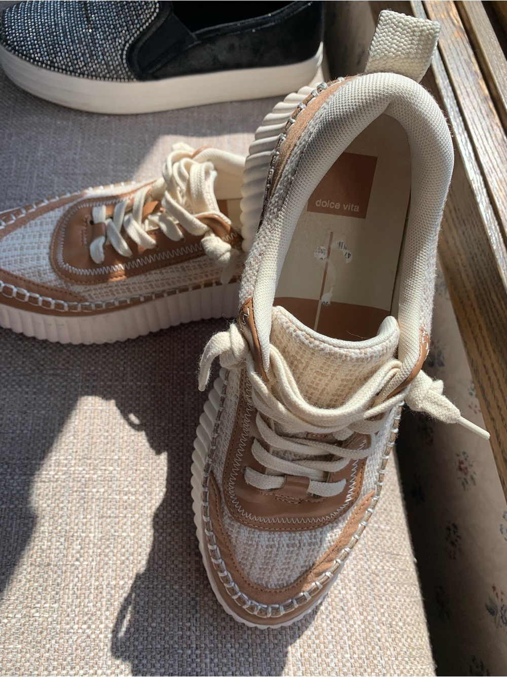Dolce Vita Stylish Tan and Cream Women's Sneakers
Like new condition